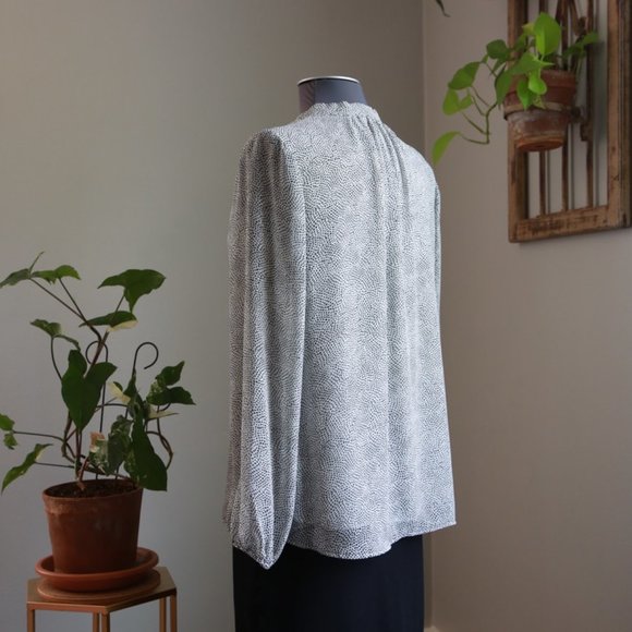 DR2 Lines Black and White Button Up Blouse Large - Picture 4 of 7